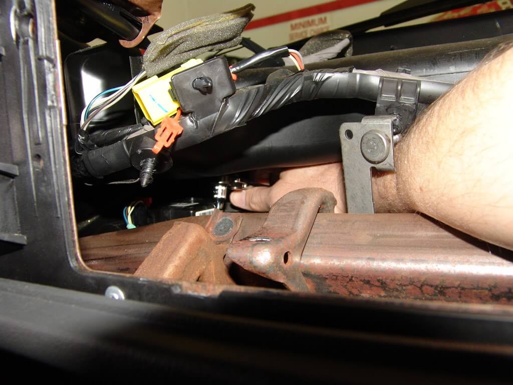 Chevrolet Silverado 19992006 How to Replace Blend Door and Actuator