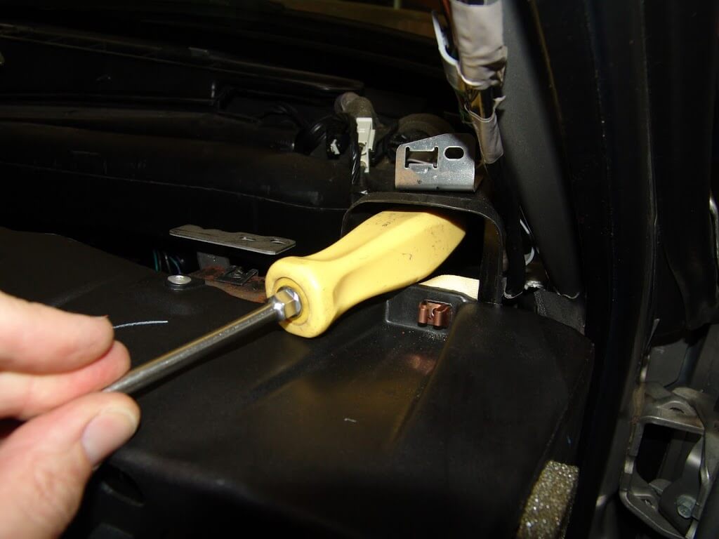 2004 Chevrolet Silverado Changing The Passenger Side