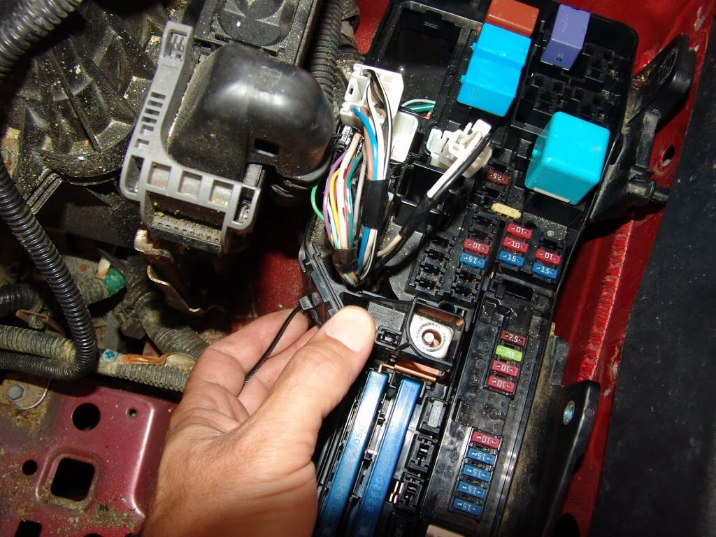 2009 Toyota Camry Changing The Multi Fuse Block Sparky's Answers