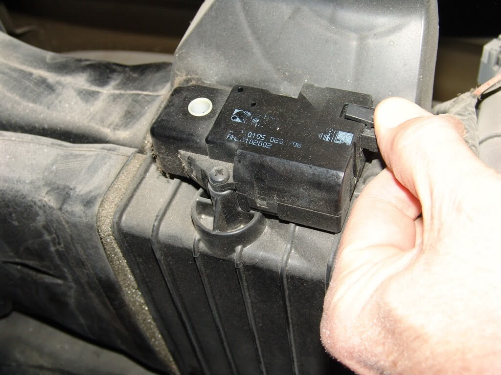 2003 Chevrolet Trailblazer Changing The Rear Mode