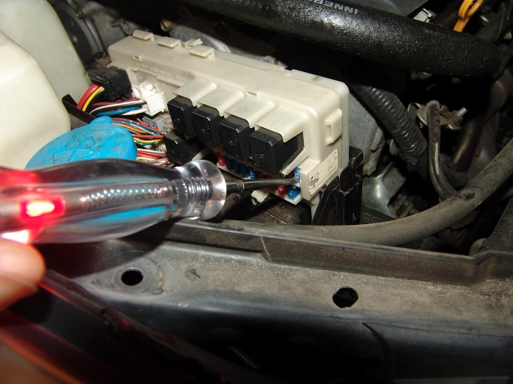 2005 Nissan Maxima, Park/Tail Lights Do Not Work, Fuse Blows 2001 pontiac bonneville fuse box location 